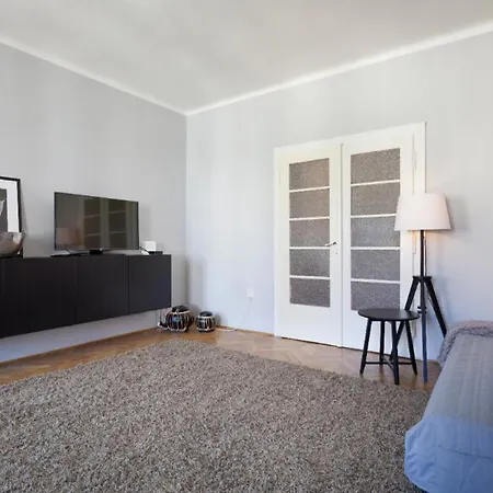Rose Plaza Apartment Prag