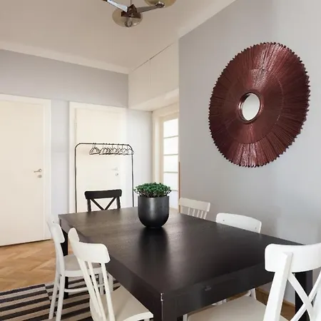 Rose Plaza Apartament *